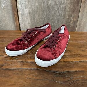 Old Navy Velvet Tennis Shoe Sneaker Burgundy Size 9 Women’s
